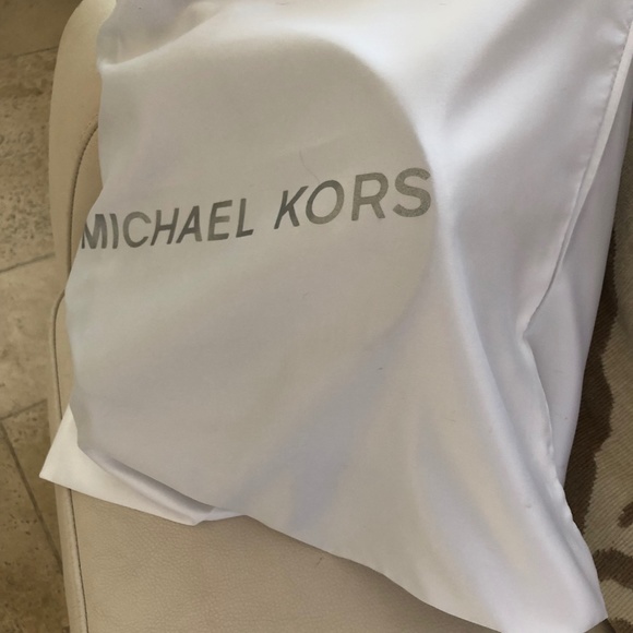 Michael Kors handbag - Picture 1 of 13